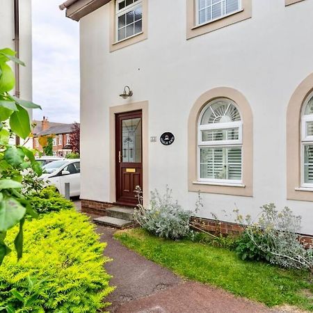 A Cheerful Three Bedroom House In Leafy Lytham Lytham St Annes Exterior photo