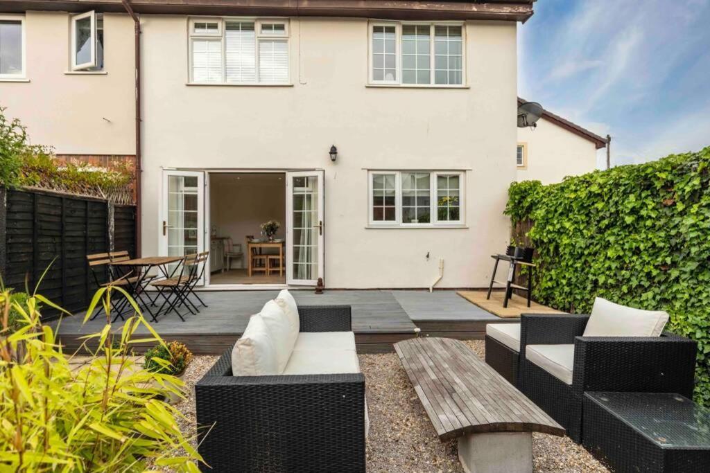 A Cheerful Three Bedroom House In Leafy Lytham Lytham St Annes Exterior photo