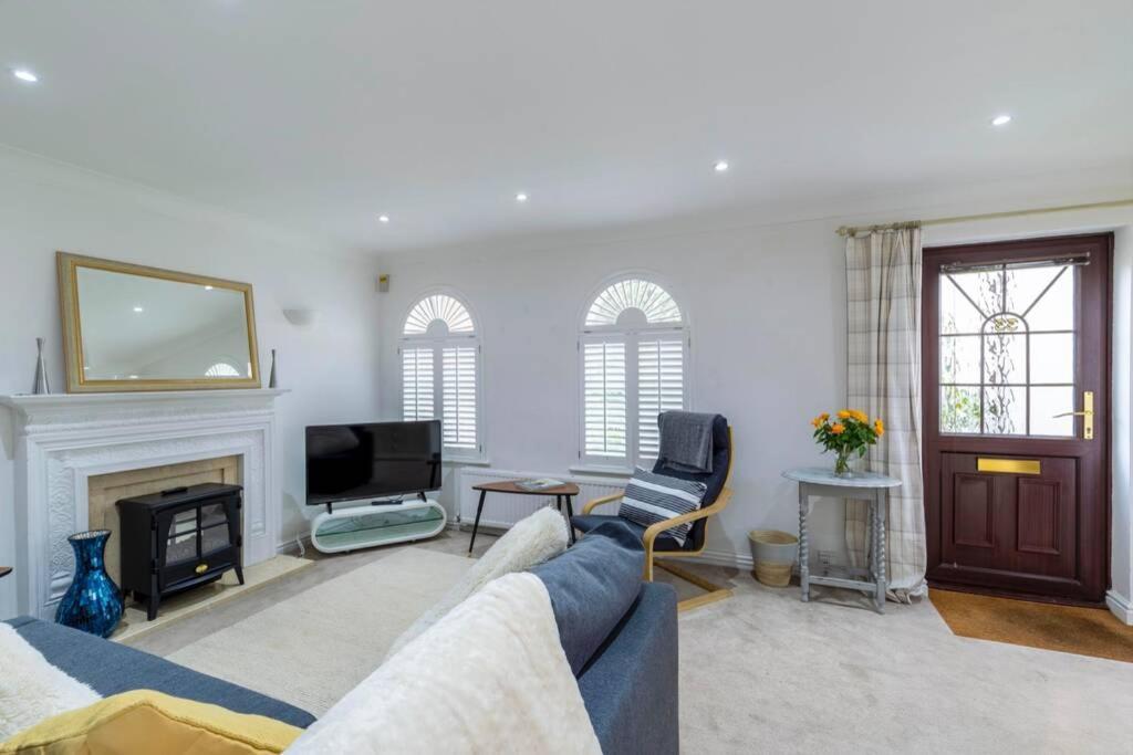 A Cheerful Three Bedroom House In Leafy Lytham Lytham St Annes Exterior photo